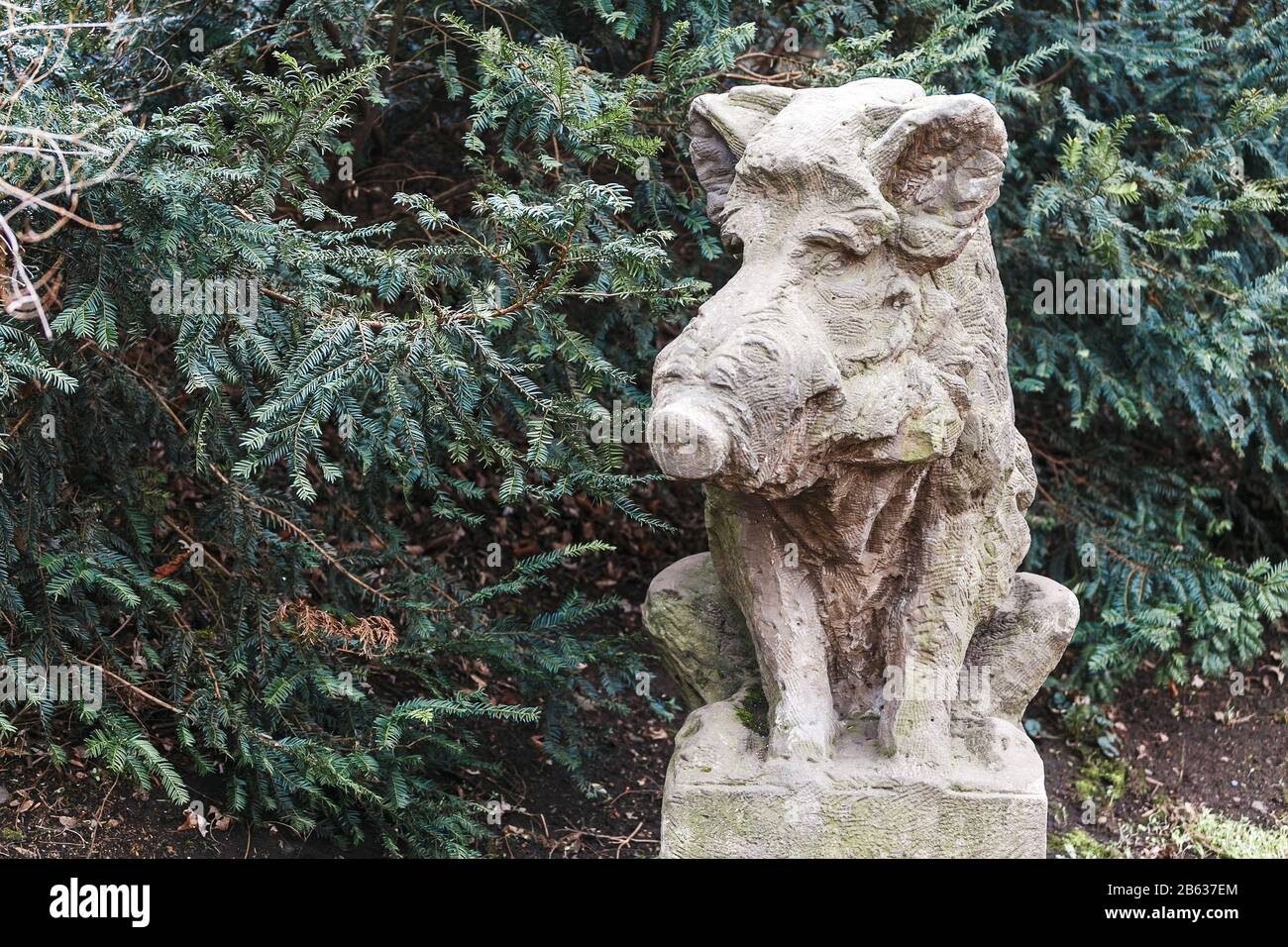 Stone pig statue hires stock photography and images Alamy