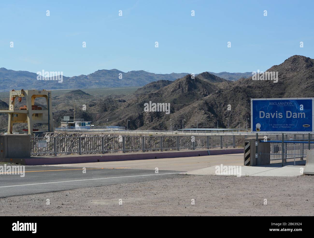 Davis Dam Reclamation Sign, road closed. Arizona USA Stock Photo Alamy