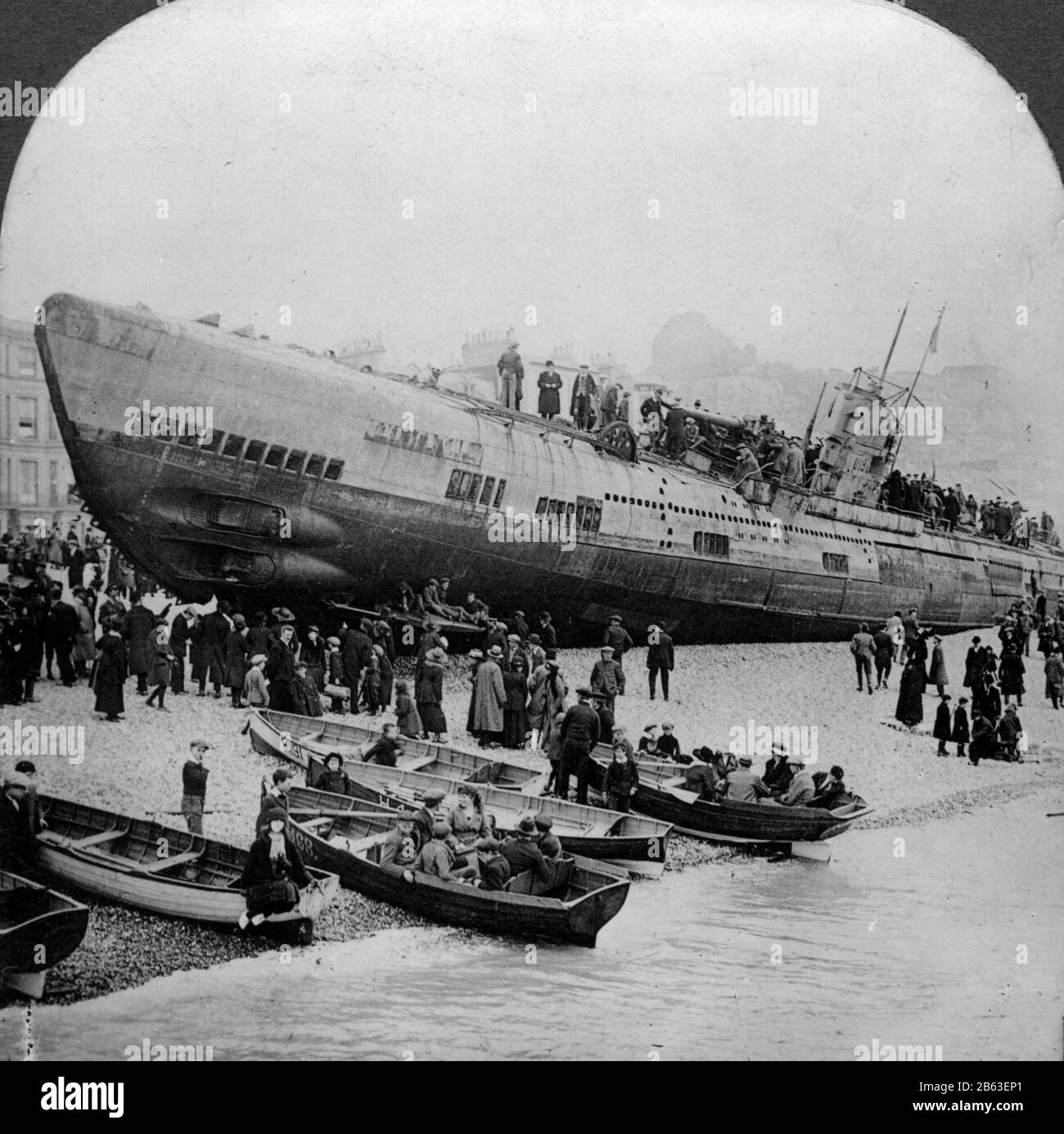 U-Boat from Germany, grounded after it surrendered during World War I, the late 1910s. This 'assassin of the sea' ran ashore on the south coast of England. After some demolition had begun, local folk and tourists came to see it and climb up top.   To see my transportation-related images, Search:  Prestor  vintage  vehicle weapon Stock Photo