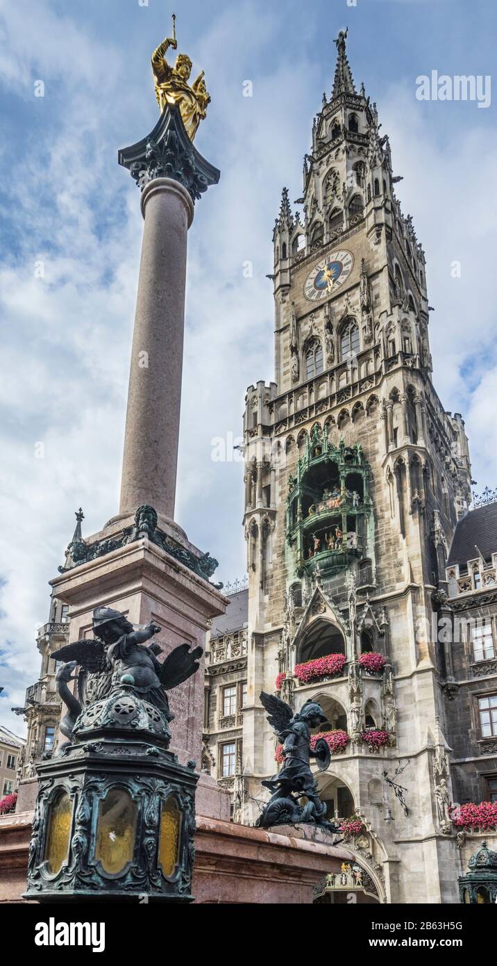 the towering column of the Mariensäule against the richly decorated facade of the New Munich Town Hall (Neues Rathaus) with its 85 m high Rathausturm Stock Photo