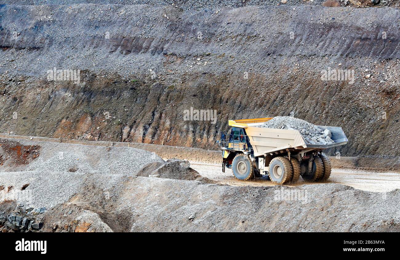 Coldstones Quarry  Greenhow Hill,  is a working quarry in the Nidderdale area of North Yorkshire, owned and operated by Hansons Aggregates Stock Photo