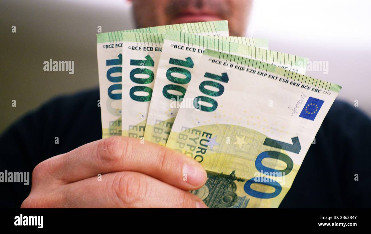 100 euro banknotes in the hand of an unrecognizable man Stock Photo