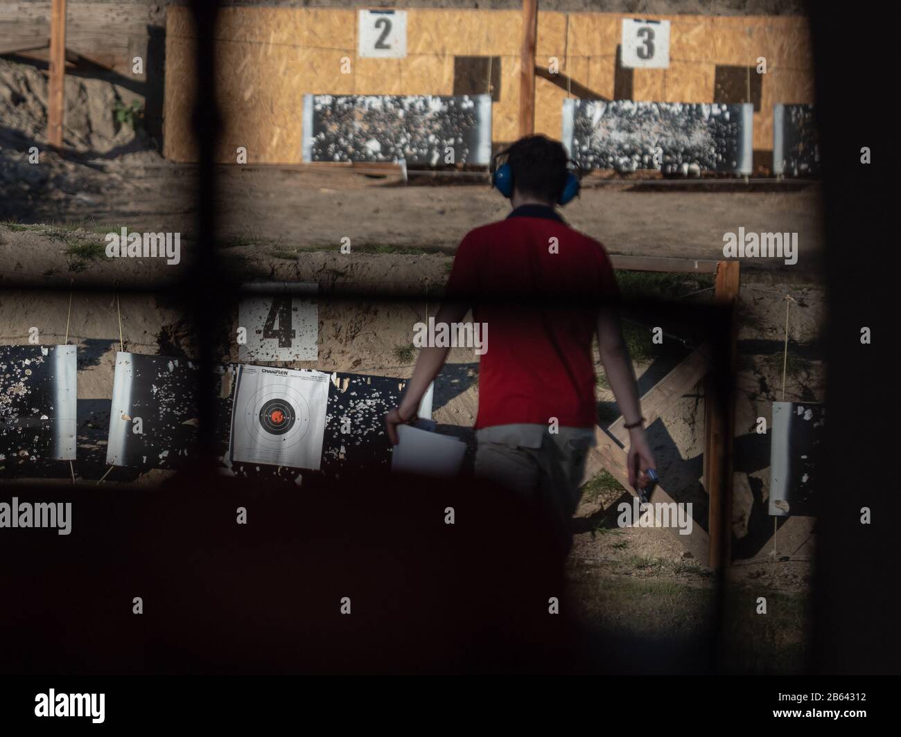 Magnum shotgun hires stock photography and images Alamy