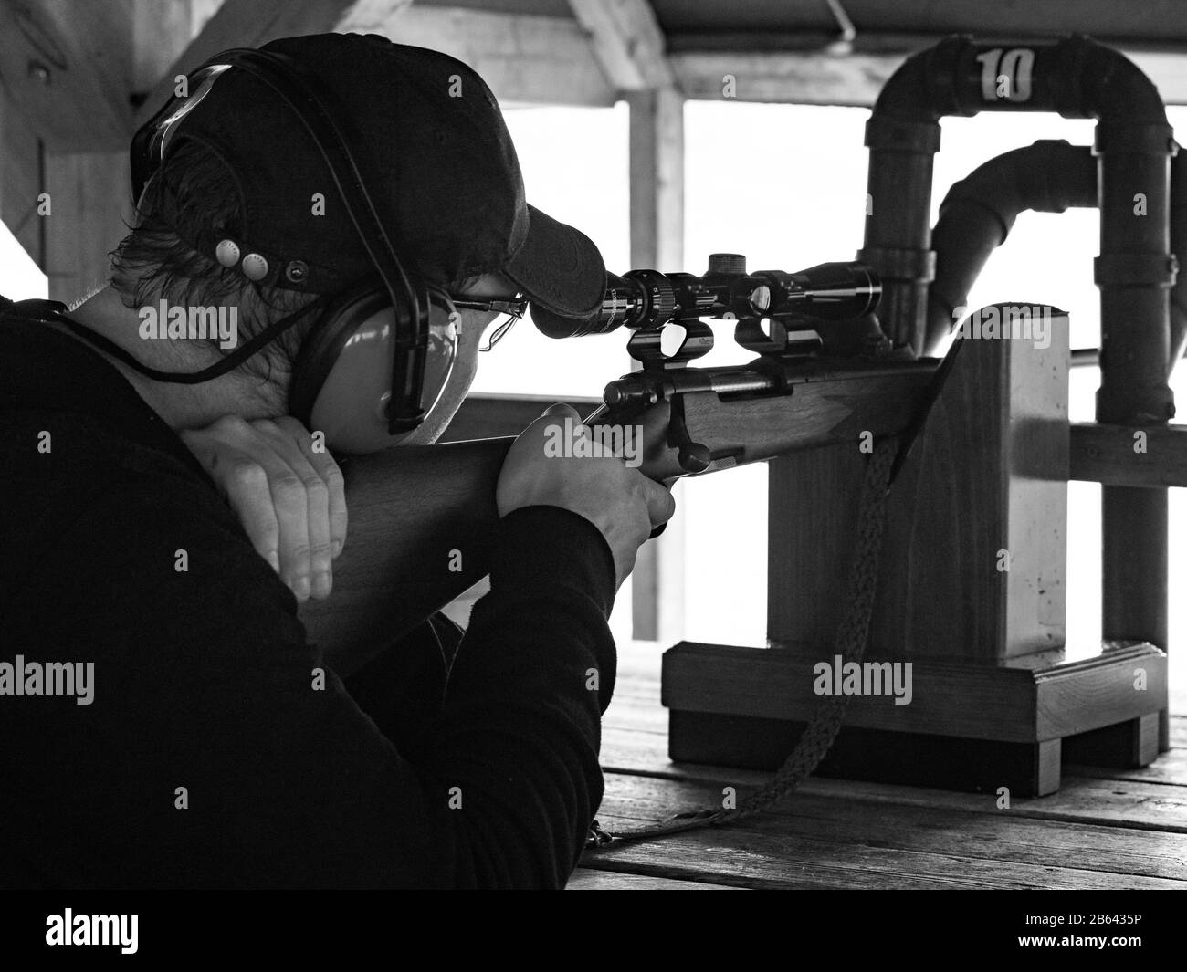 Shooting target and crosshair Black and White Stock Photos & Images Alamy