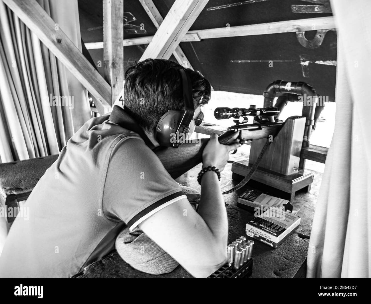 Shooting target and crosshair Black and White Stock Photos & Images Alamy