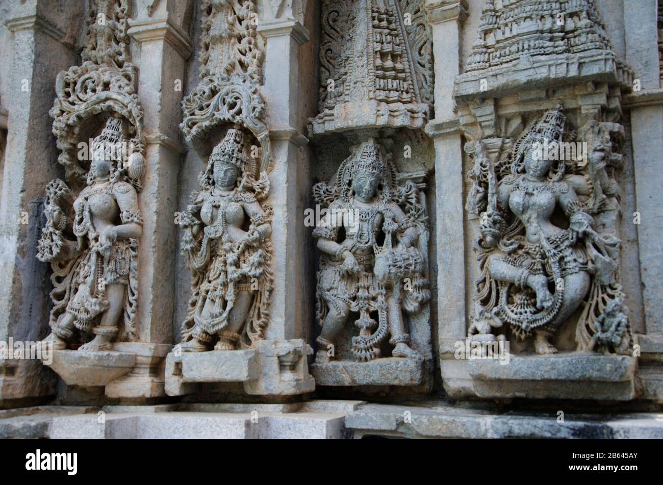 Carved idols on the outer wall of the Paathaaleshwara Temple, Belur, Karnataka, India Stock Photo