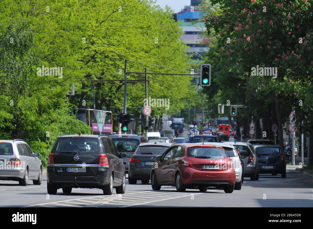 Verkehr, Schildhornstrasse, Steglitz, Berlin, Deutschland Stock Photo