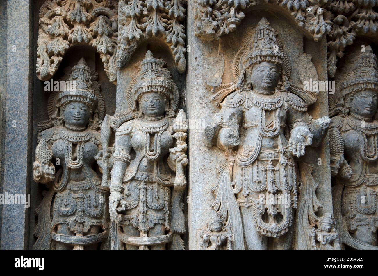 Carved idols on the Chennakesava Temple, is a Vaishnava Hindu temple, Somanathapura, Karnataka, India Stock Photo