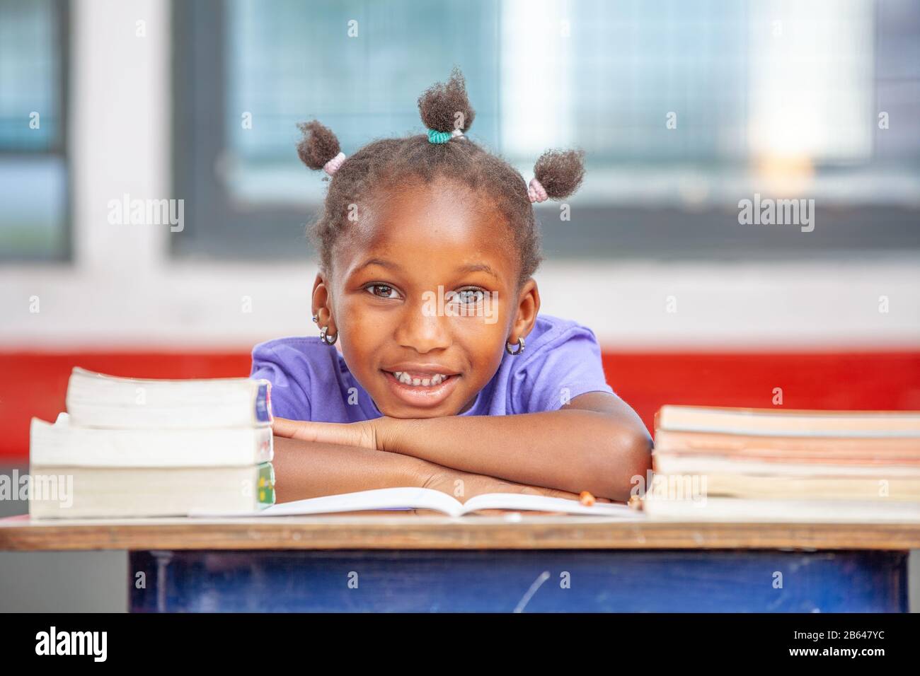 African girl uniform sitting school hi-res stock photography and images ...