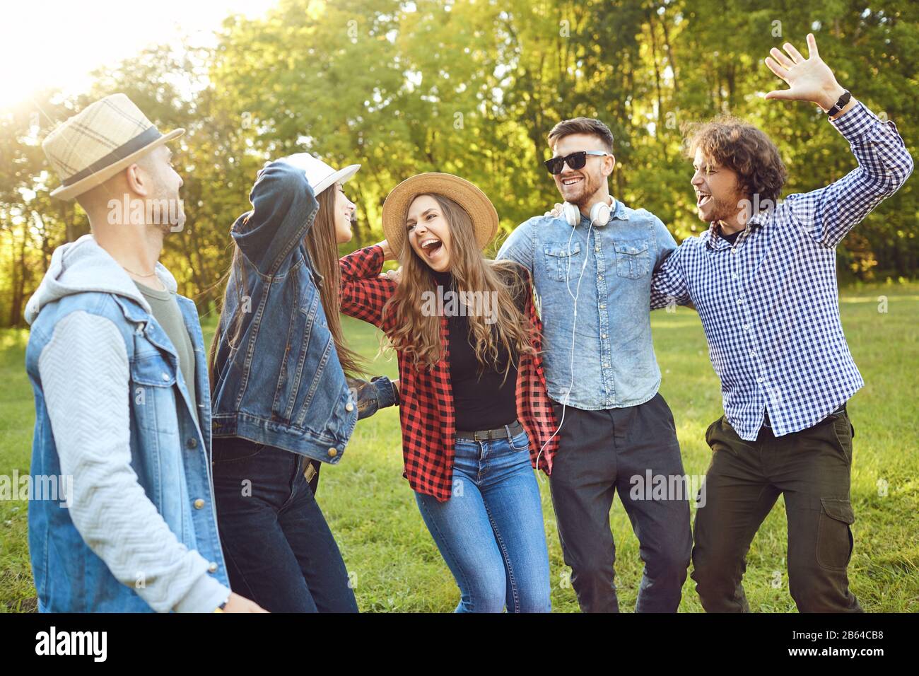 Group of women friends dancing hi-res stock photography and images - Alamy