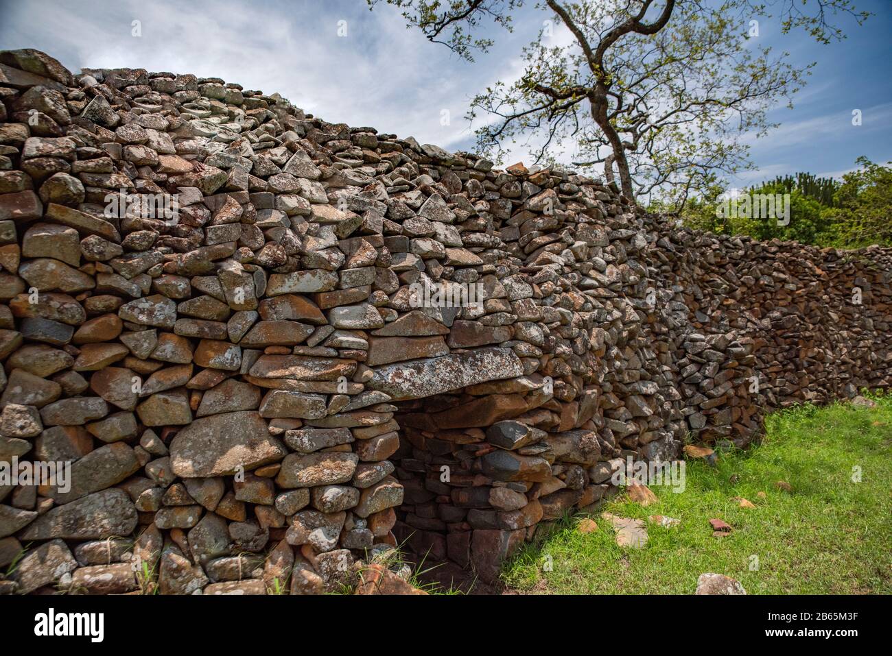 Thimlich Ohinga, stone-built ruins of historic 15th century Iron Age village enclosure, Kenya. Irregular shaped stones. No mortar. Stock Photo
