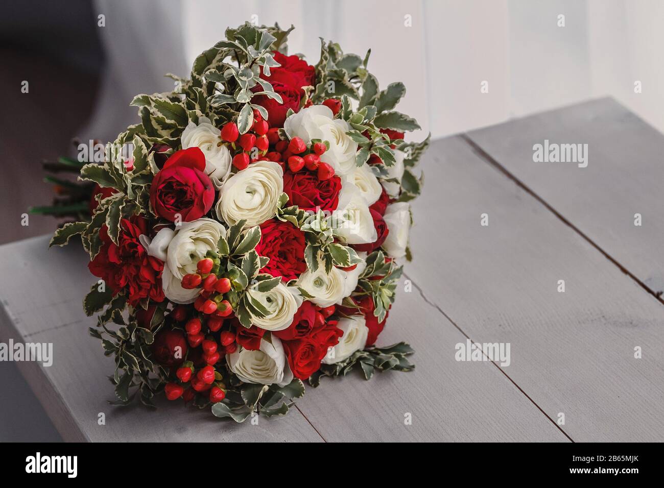 Red And White Autumn Wedding Bouquet With Berries On The Bench Stock Photo Alamy