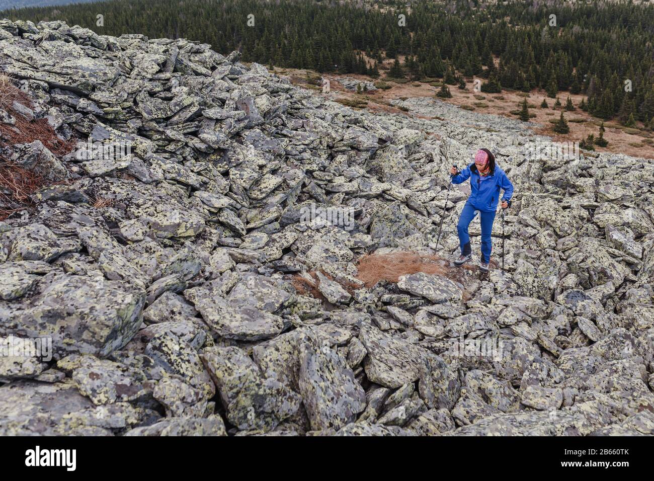 Chinese hiker hi-res stock photography and images - Page 13 - Alamy