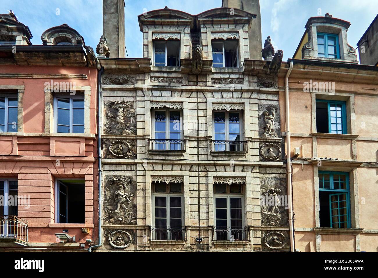 Europe, France, Chalon-sur-Saône city, Bourgogne-Franche-Comté department, four season house in the old town, built in 1657, his bas-reliefs in plaster represents four profile faces and four loves bearing flowers, wheat, fruit or fagot, personifying the four seasons Stock Photo
