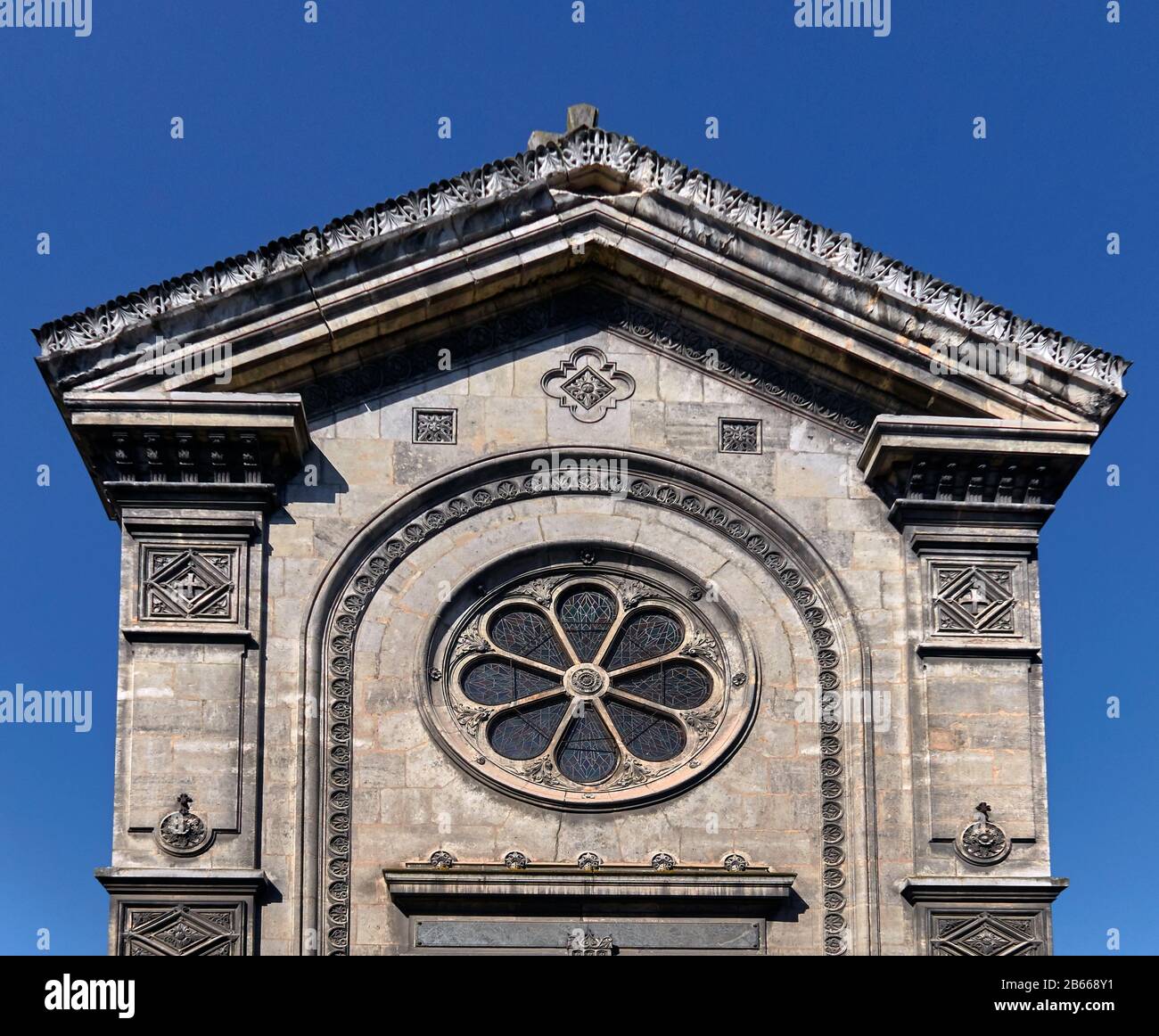 Europe,France, Chalon-sur-Saône city, Bourgogne-Franche-Comté, department, the door of the old hospital Saint-Laurent and its rose window, a community of sisters debuted the hospital in the sixteenth century Stock Photo