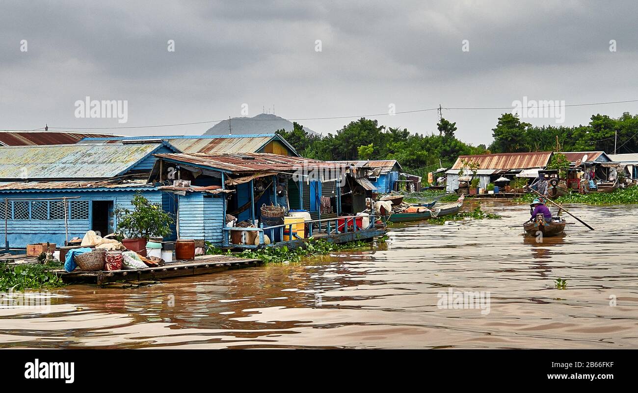 Tonle Sap River, Cambodia, Fish Farm in the Kampong hang Traditional villages on the riverbank between Phnom Penh and Kampong Tralach, bordering Kandal Province and Kampong Cham Province. floating home. Stock Photo