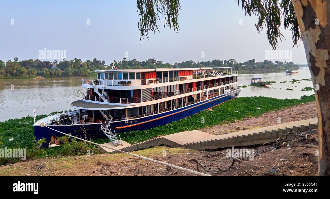 Boat Cambodia Tonle Sap River Indochine Ii River Cruise Ships Tonle Sap River Kampong Tralach Agricultural Village Stock Photo Alamy
