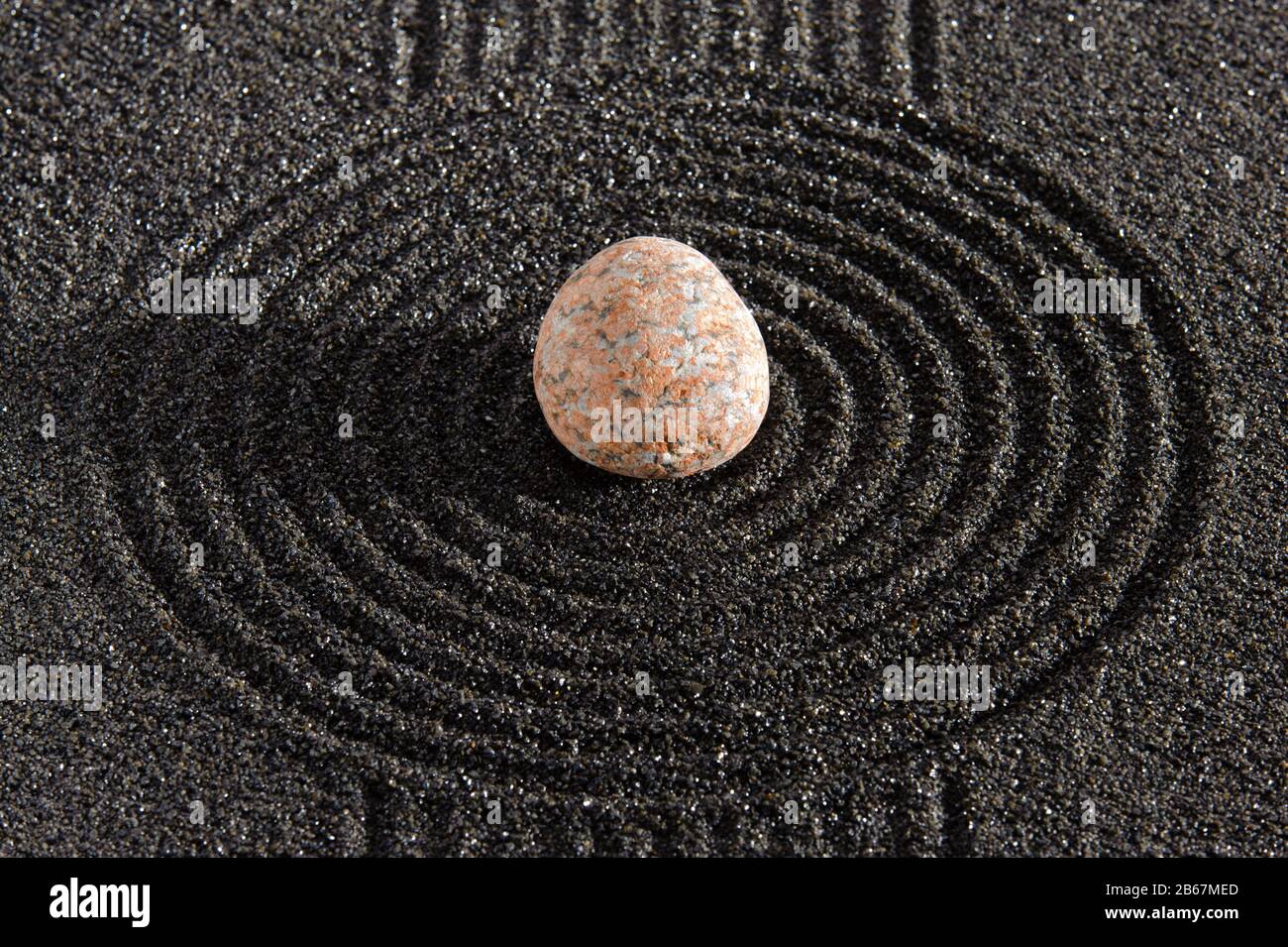 Japanischer ZEN Garten der Meditation mit Sand und Stein Stock Photo