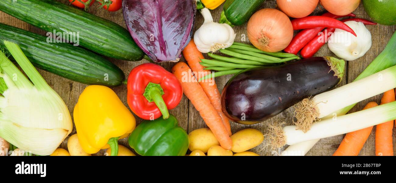 Panorama mit frischem Gemüse vom Bauernmarkt Stock Photo