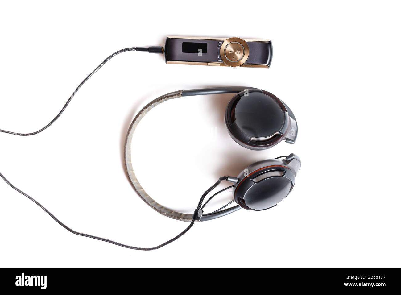 Mp3 player with headphones isolated Stock Photo Alamy