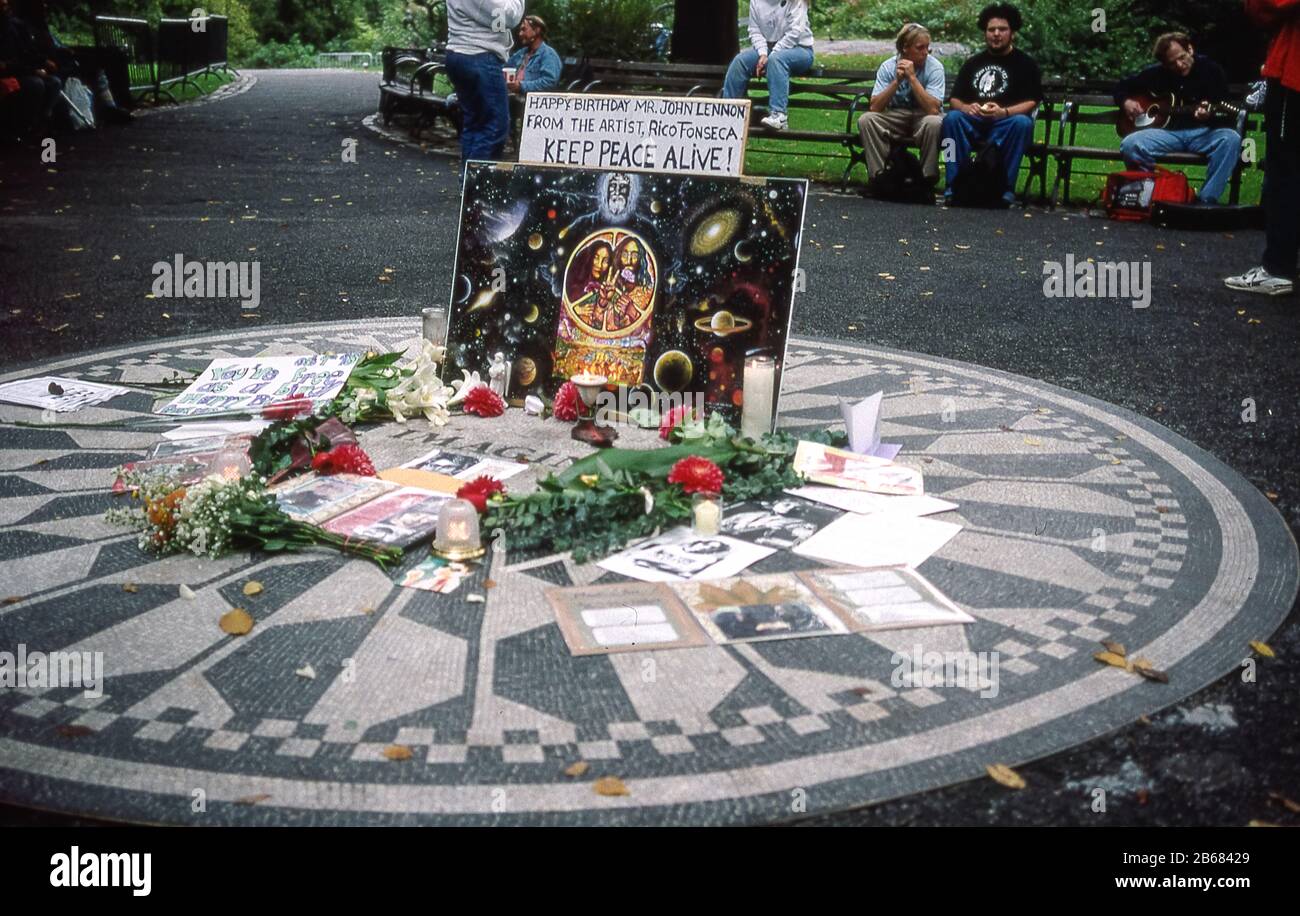 Artists work and message on the John Lennon 'Imagine' memorial in Central Park, New York City, USA, 1998 Stock Photo