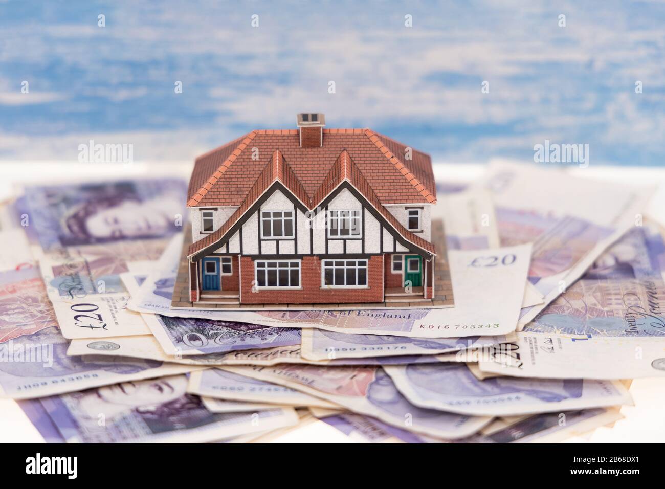 Banknotes house home uk hi-res stock photography and images - Alamy