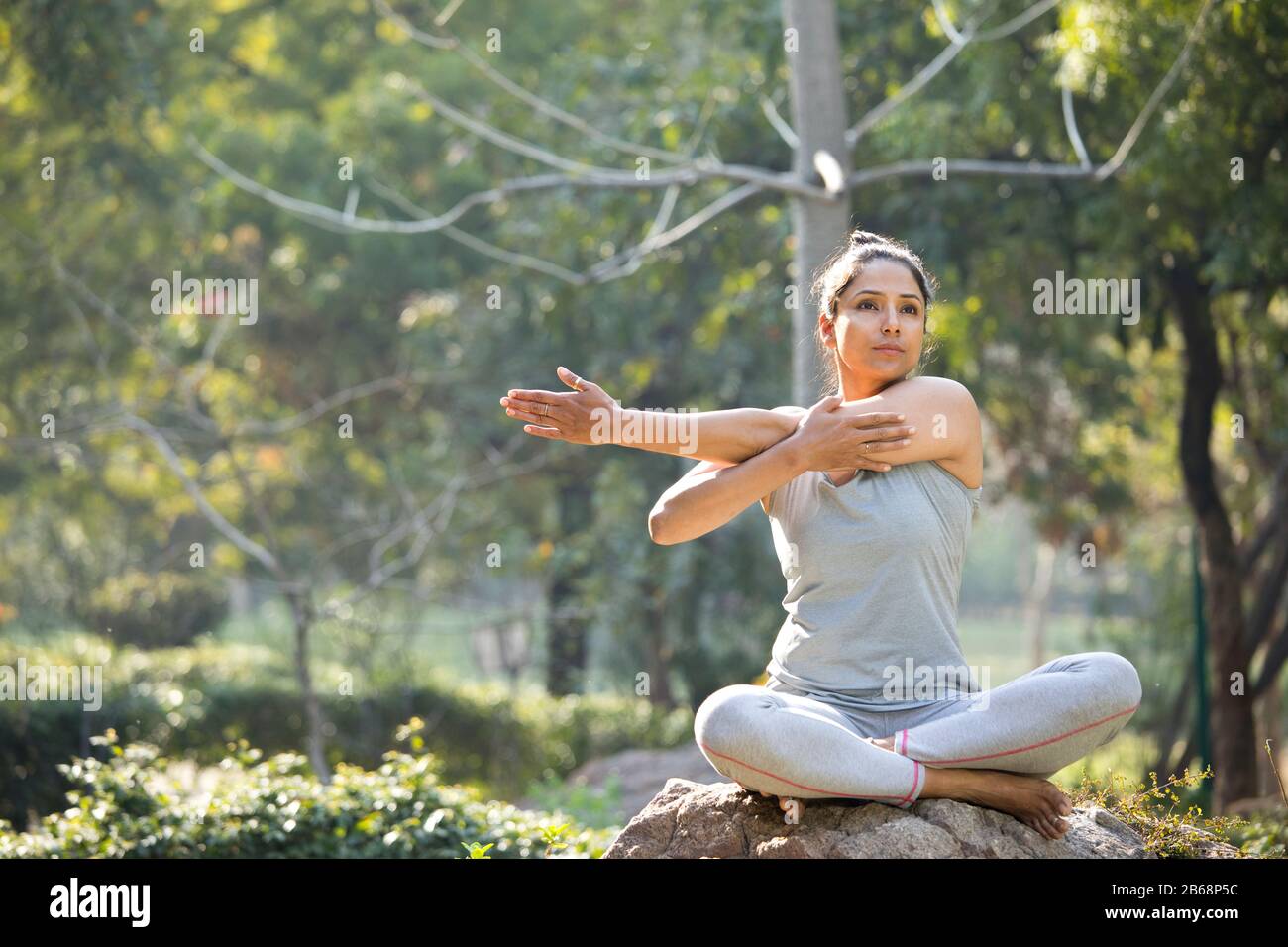 Beautiful asian women doing yoga hi-res stock photography and images ...
