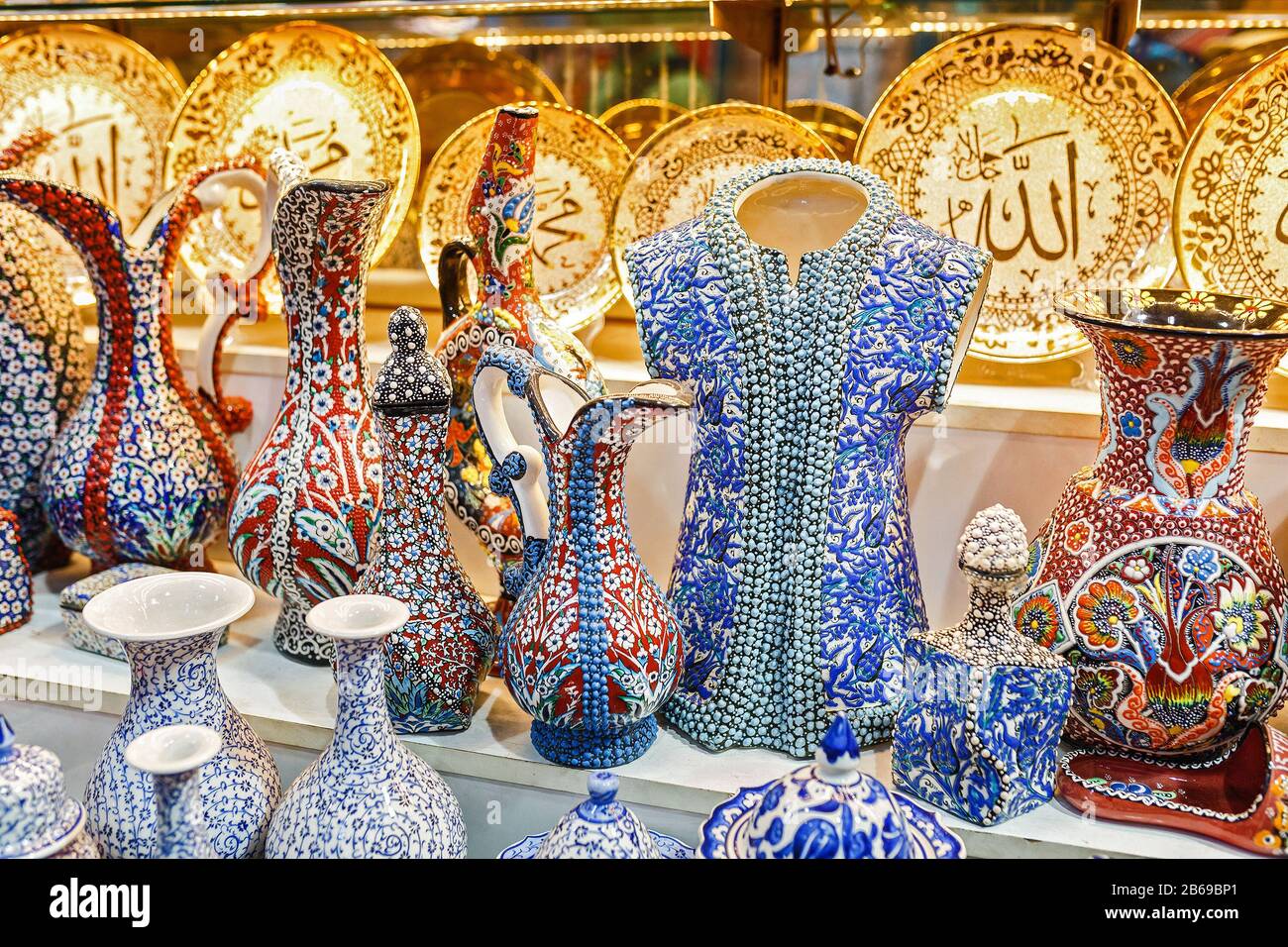 Ceramic traditional turkish souvenirs at grand bazaar, istanbul Stock