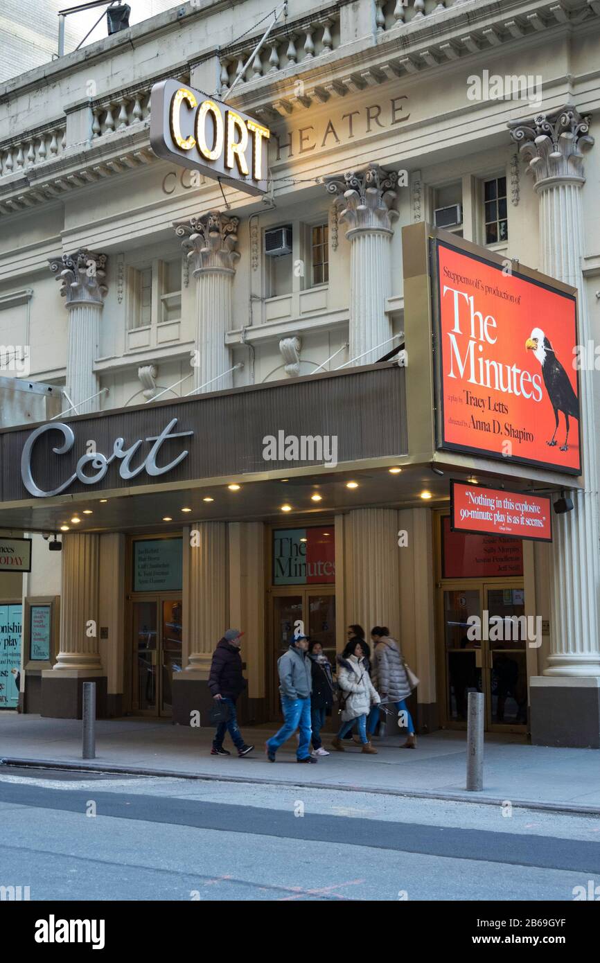 ' The Minutes' at the Cort Theatre, Times Square, NYC, USA 2000 Stock Photo