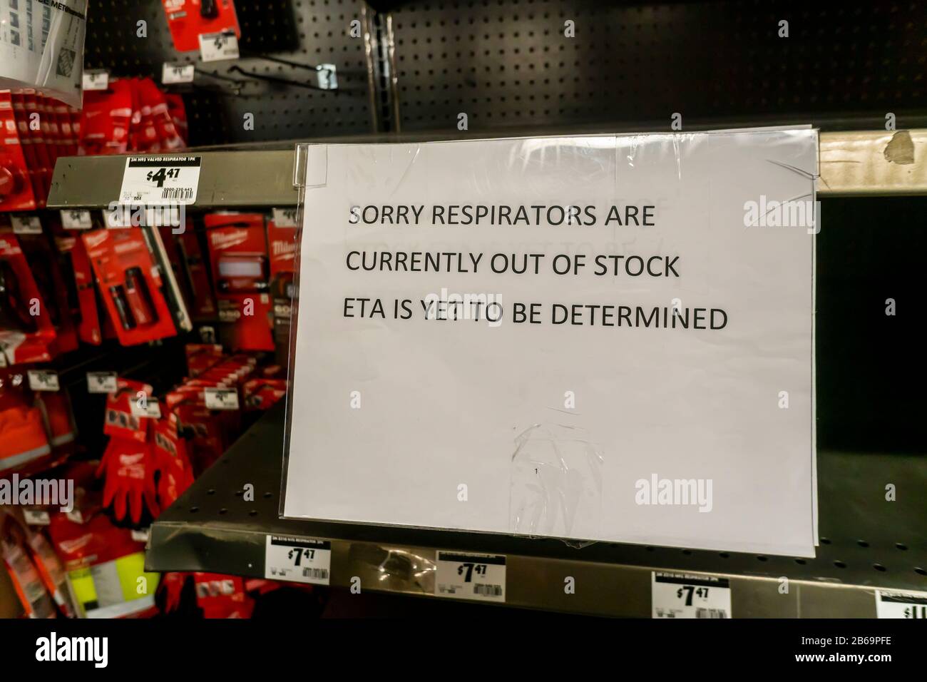 A sign in a hardware store on Thursday, February 27, 2020 in New York informs shoppers of the lack of availability of face masks and respirators. Due to concerns over the spread of the coronavirus people are buying face masks although the CDC advises that good hand washing techniques are more effective in preventing the spread of the virus. (© Richard B. Levine) Stock Photo