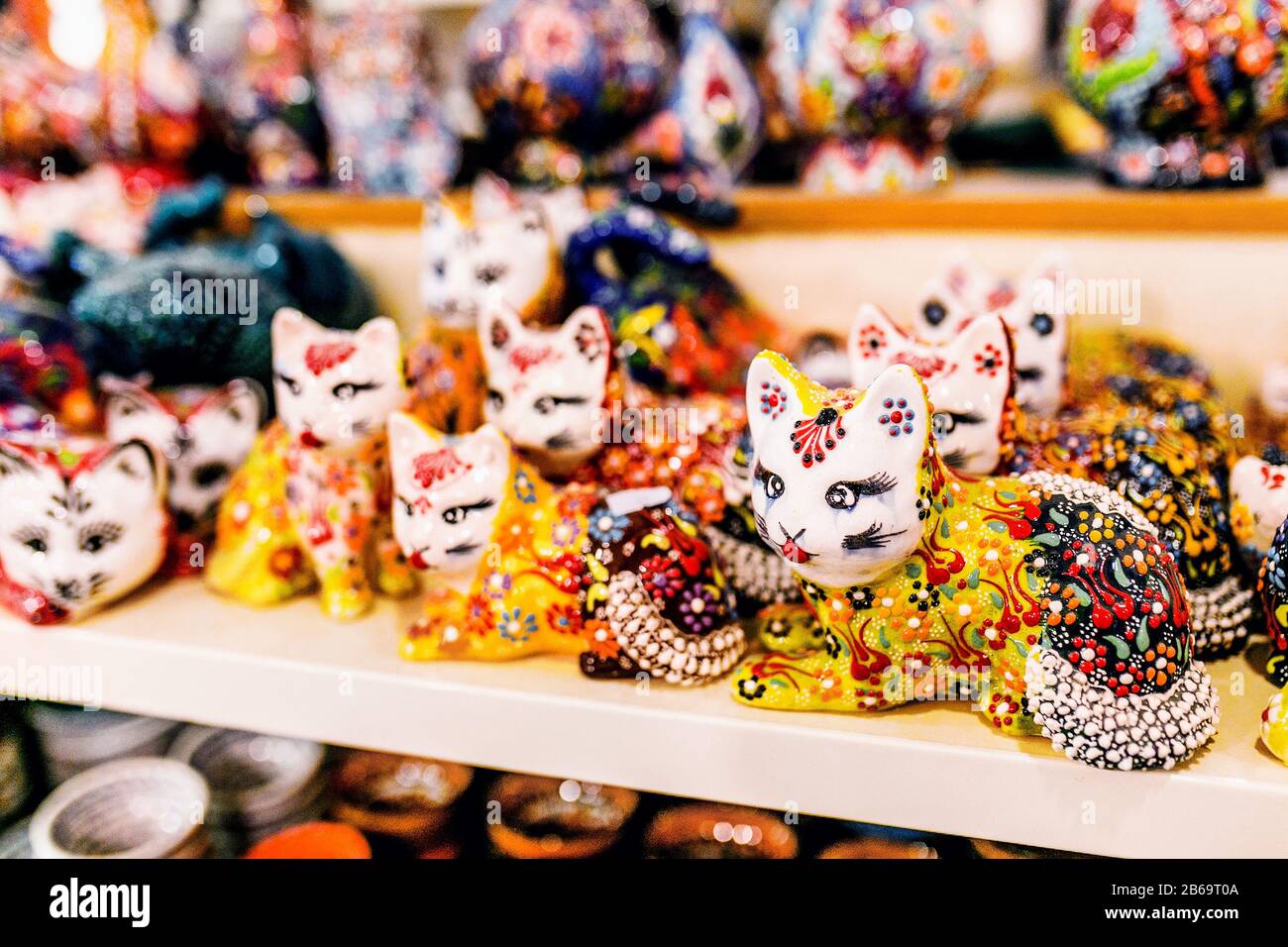 Ceramic cat souvenir shop Stock Photo - Alamy