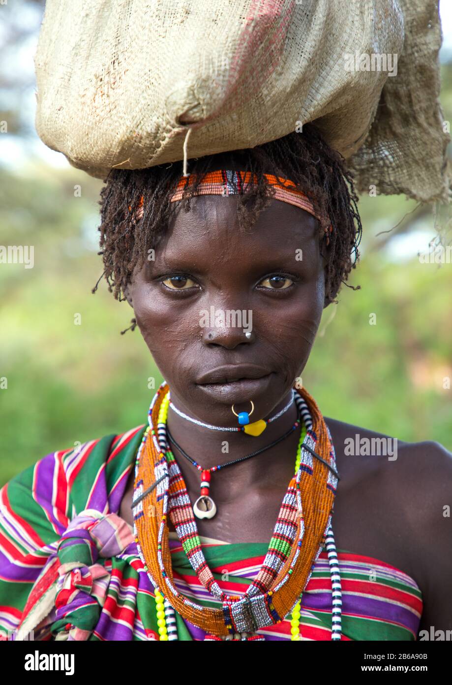 Portrait of a Toposa tribe woman carrying stuff on her head, Namorunyang State, Kapoeta, South Sudan Stock Photo