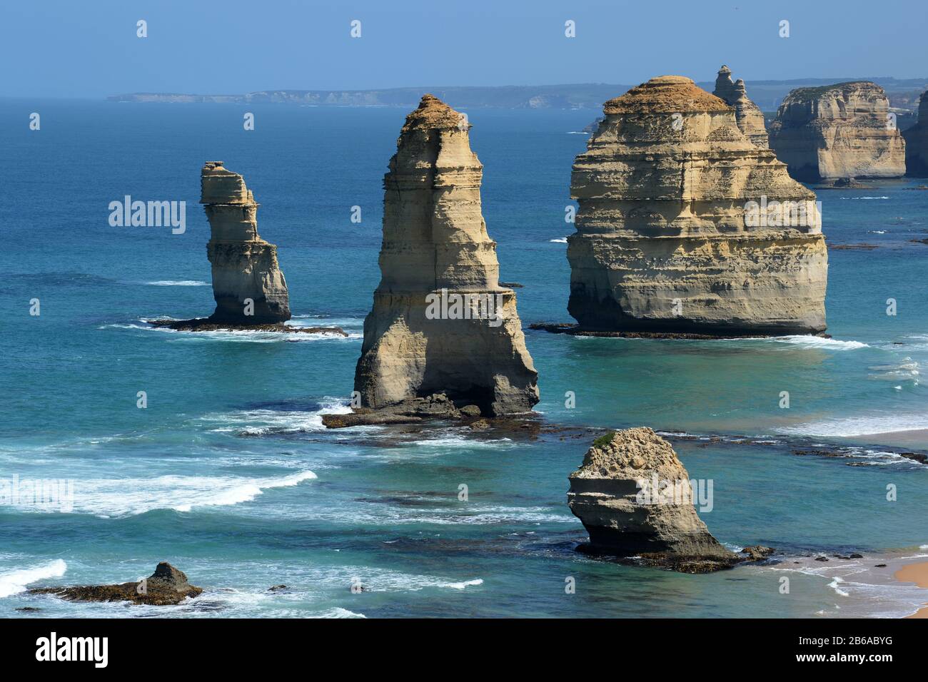 The Twelve Apostles Are One Of The World's Most Distinctive Rock ...