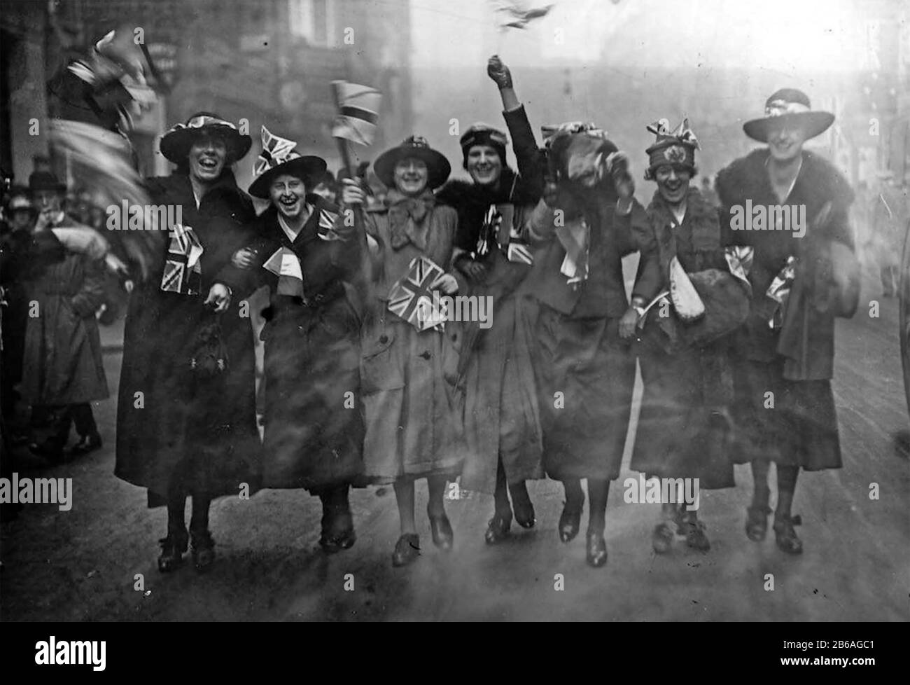 ARMISTICE DAY 11 November 1918. Celebrations in London. Stock Photo
