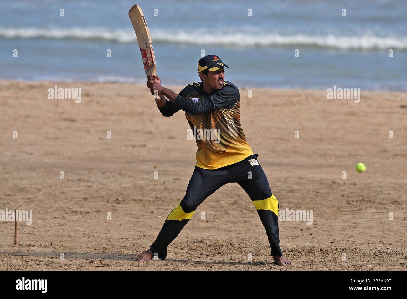 Galle, Sri Lanka. 01st Jan, 2020. Sri Lankan cricket fans play on the beach  prior to the first test match between England and Sri Lanka, Sunday, March  8, 2020, at Galle, Sri