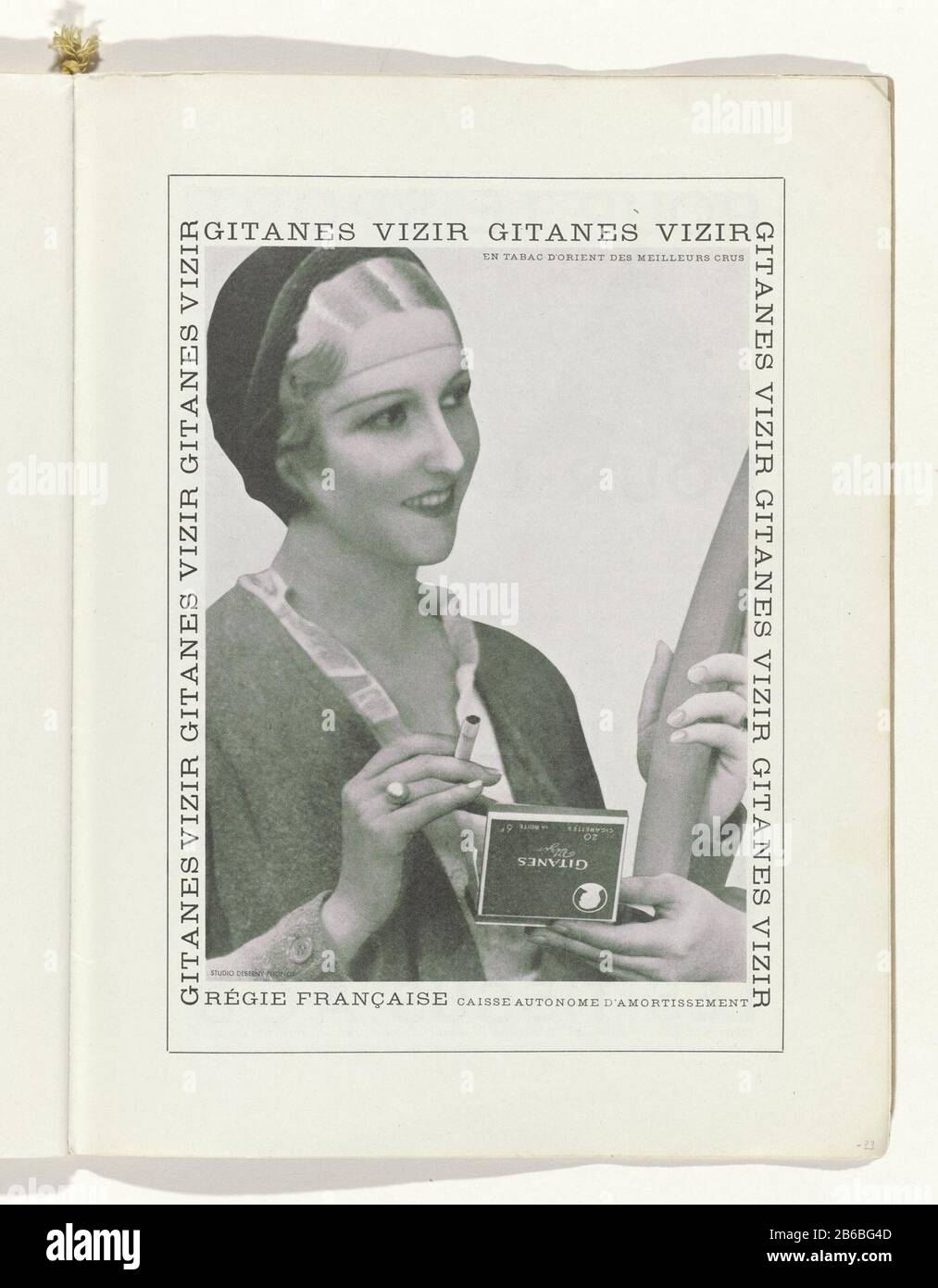 Ad for Cigarettes' Gitanes Vizir'.Pagina from the fashion magazine Art-Gout-Beauté (1920-1933) . Manufacturer : printmaker: anonymous publisher Charles Goy Dating: 1932 Physical features : photomechanical printing material: paper technique: photo mechanical engineering dimensions: sheet: h 315 mm × W 240 mm Subject: fashion plates cigarette-case when: 1932 - 1932 Stock Photo