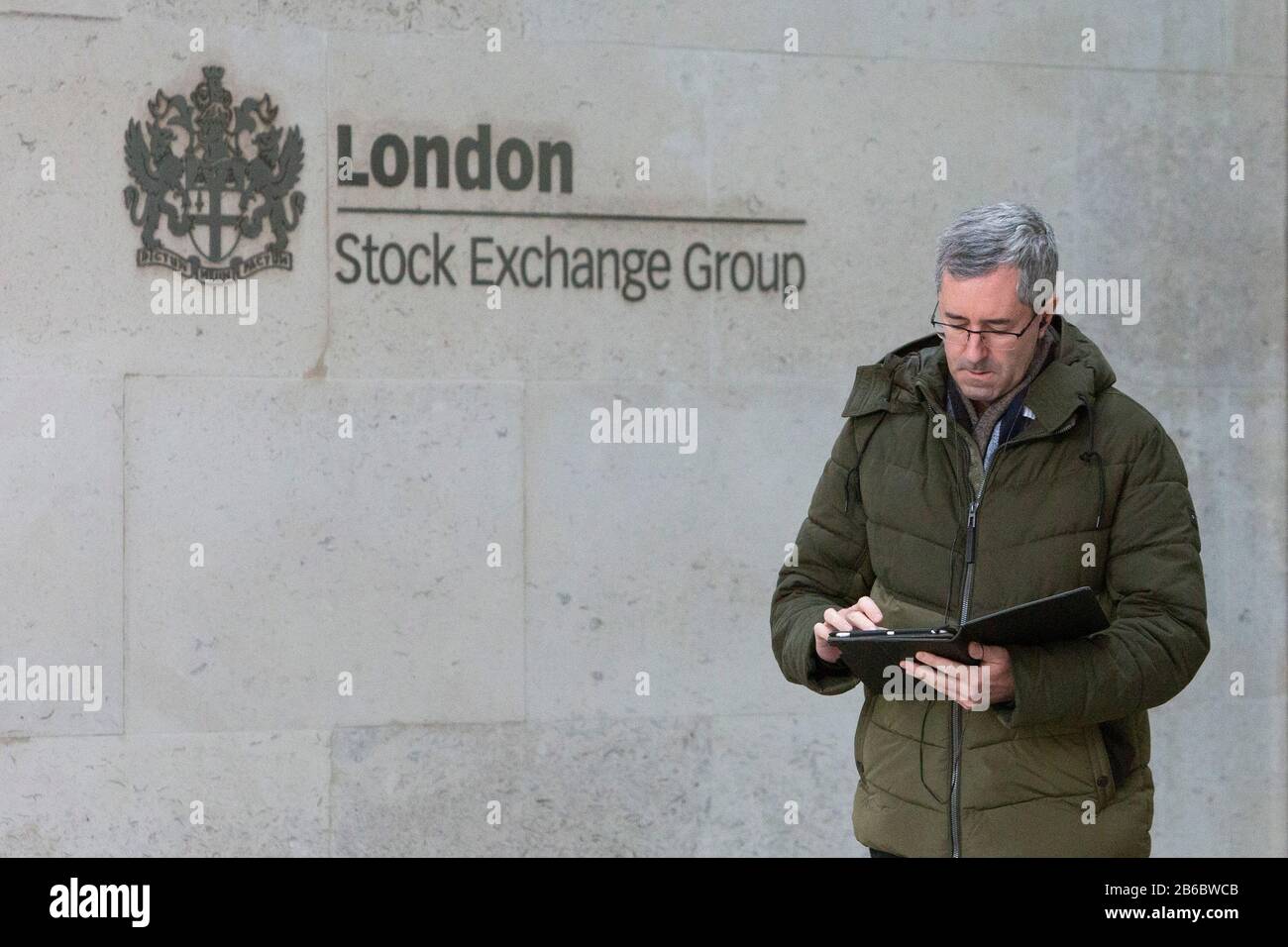 London stock exchange hi-res stock photography and images - Alamy