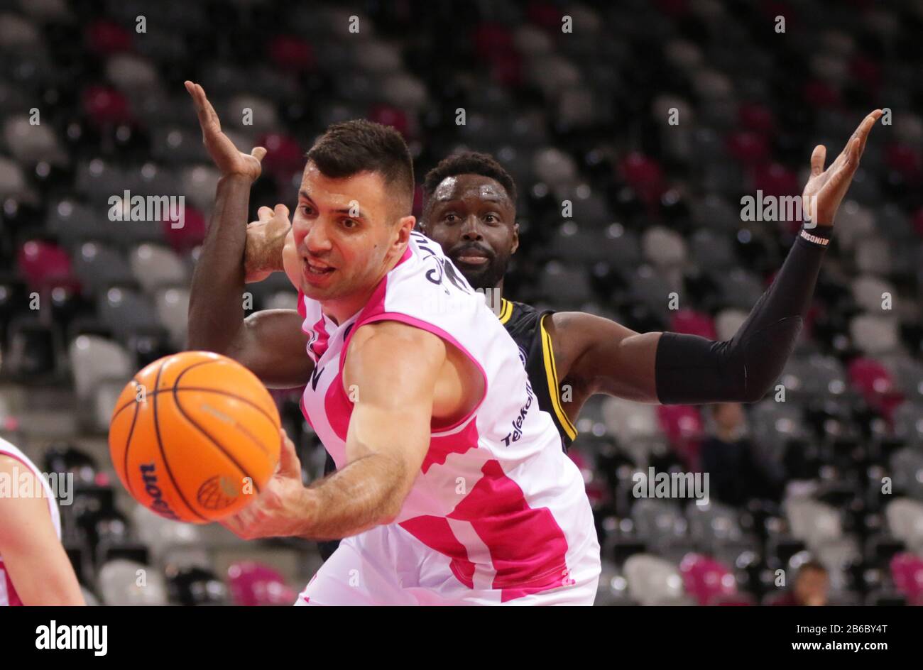 Telekom baskets bonn hi-res stock photography and images - Page 53