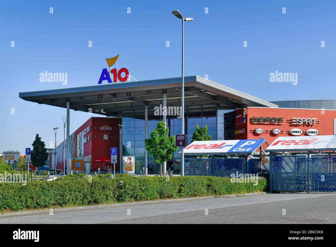 Shoppingcenter hi-res stock photography and images - Alamy