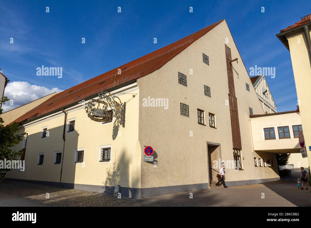 Exterior view of part of the Weisses Bräuhaus Kelheim restaurant in Kelheim, Bavaria, Germany. Stock Photo