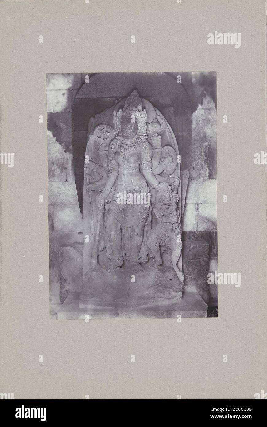 Image in a lateral niche of a temple of Prambanan at Jogyakarta 85a in zijnis image of a temple (title object) Picture in a zijnis of Prambanan temple in Yogyakarta, Dutch East Indies Manufacture Creator: photographer: anonymous place Manufacture: unknown date: ca. 1895 - ca. 1915 Physical characteristics: gelatin silver printing material: photo paper, paper paperboard Technique: gelatin silver pressure dimensions: picture: h 151 mm × W 104 mmblad: h 243 mm × W 329 mmOnderwerp Stock Photo