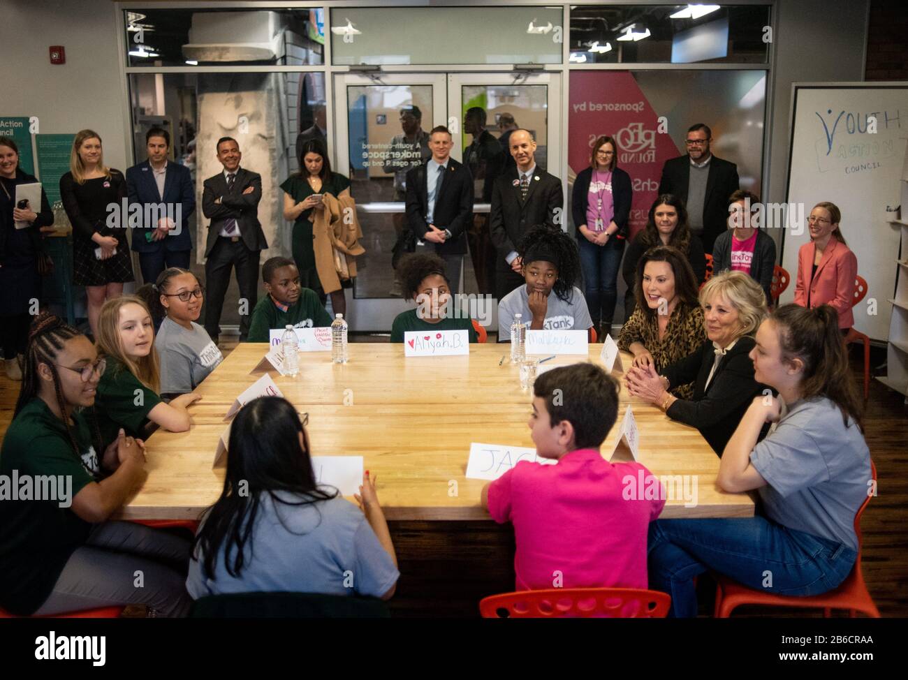 Michigan USA. 10th Mar, 2020. Former first lady Jill Biden (seated second from r.) talks to youth Tuesday, March 10, 2020, during a tour of the Youth Council Think Tank at Impression 5 Science Center in downtown Lansing, Mich. To Biden's right is Michigan Gov. Gretchen Whitmer. Biden6 Md7 9629 (Photo by Matthew Dae Smith/Lansing State Journal/Imagn/USA Today Network/Sipa USA) Credit: Sipa USA/Alamy Live News Stock Photo
