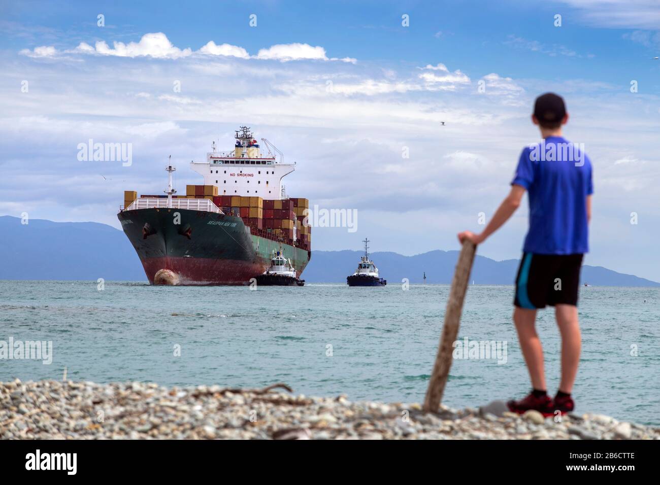 Seaspan New York enters Port Nelson, New Zealand Stock Photo