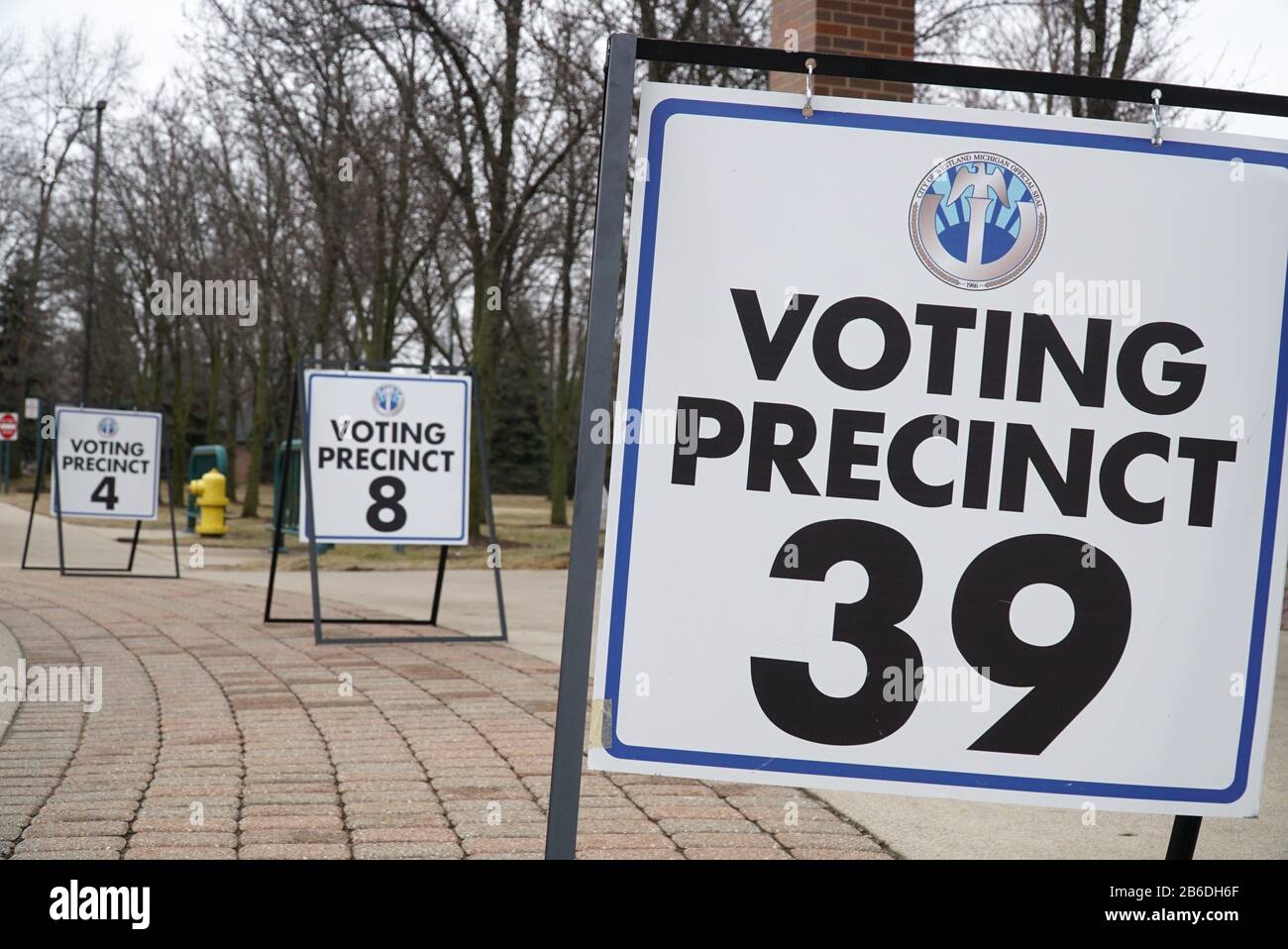 Livonia, USA. 10th Mar, 2020. The Public Library of Westland was home to three precincts on 2020 primary day, March, 10, 2020. Primaryday2020march3 (Photo by John Heider/Hometown Life/Imagn/USA Today Network/Sipa USA) Credit: Sipa USA/Alamy Live News Stock Photo