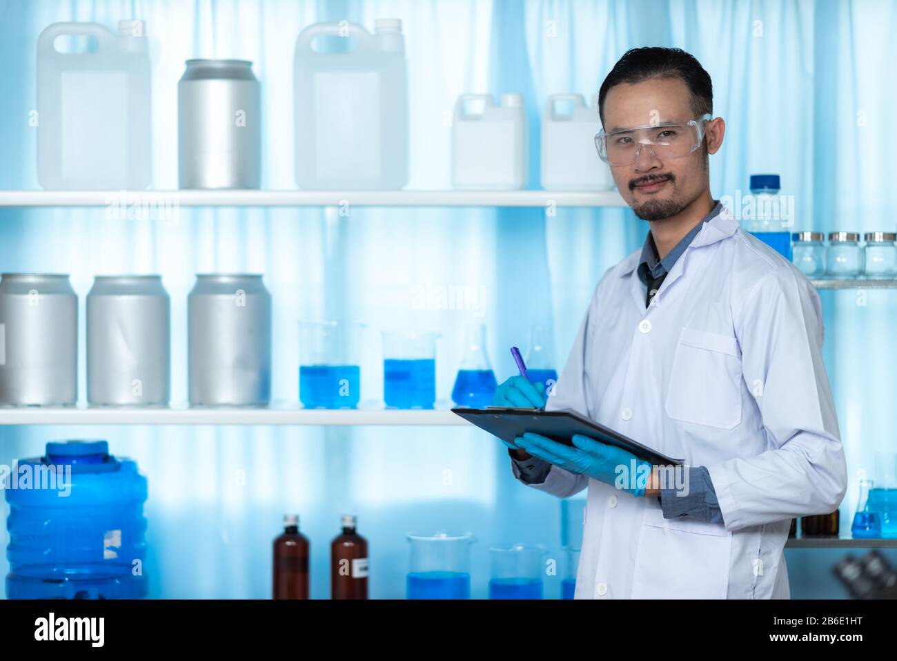 Portrait researcher in medical hi-res stock photography and images - Alamy