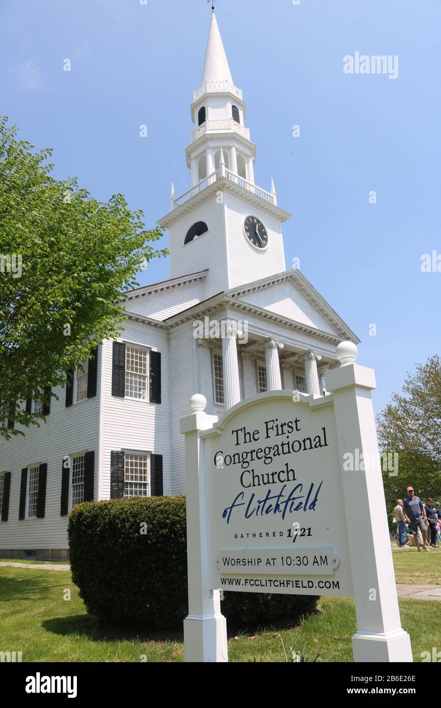 Congregational Church on the green in Litchfield, CT Stock Photo Alamy