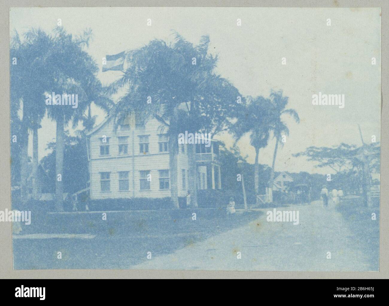 Building commissioner in Combé in Paramaribo. Part of the album Souvenir de Voyage (Part 1), about the life of the Doijer family in and around the plantation Ma Retraite in Suriname during the years 1906-1913. Manufacturer : Photographer: Hendrik Doijer (attributed to) Place manufacture: Suriname Date: 1906 - 1913 Physical features: cyanotypie Material: paper Technique: cyanotypie Dimensions: photo: h 78 mm × W 109 mm Date: 1906 - 1913 Stock Photo
