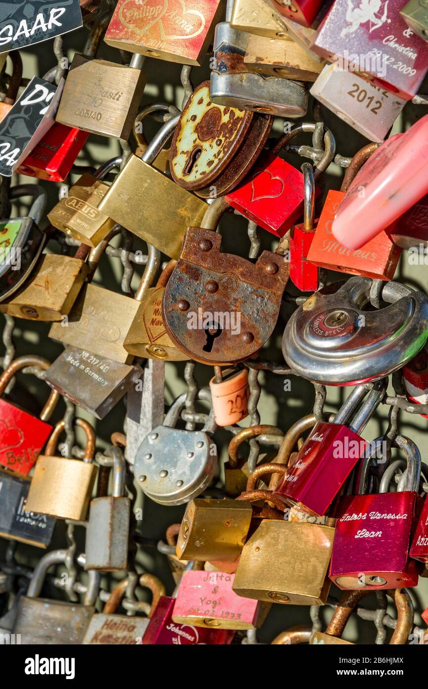 Love locks, padlocks, including an old padlock, Hohenzollern Bridge