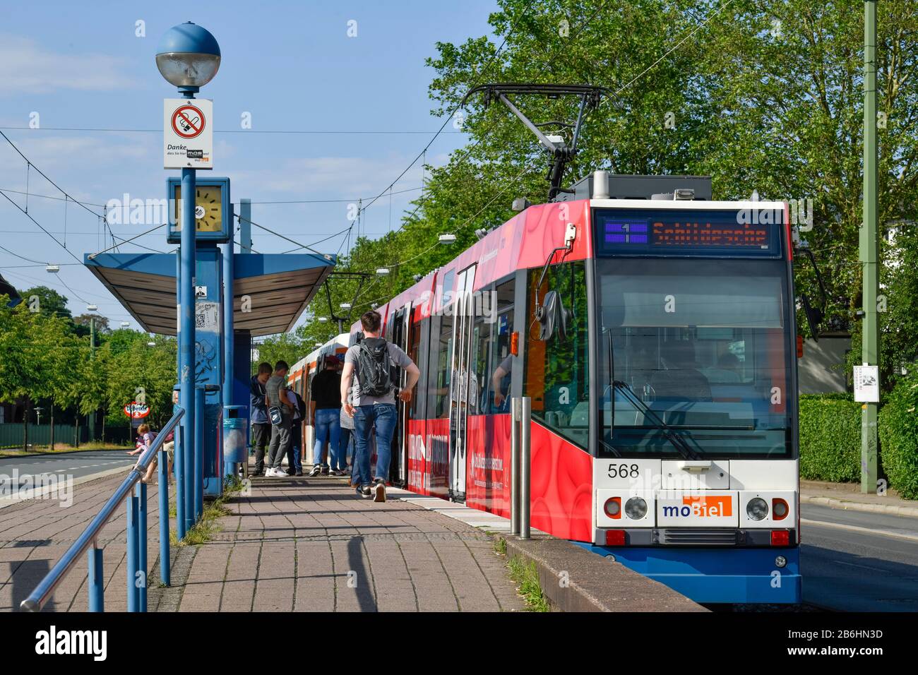 Tram, Artur-Ladebeck-Straße, Bielefeld, Nordrhein-Westfalen, Deutschland Stock Photo