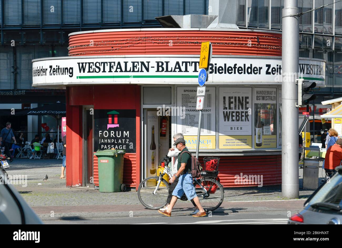 Werbung Tageszeitung Westfalenblatt, Kiosk, Jahnplatz, Bielefeld, Nordrhein-Westfalen, Deutschland Stock Photo